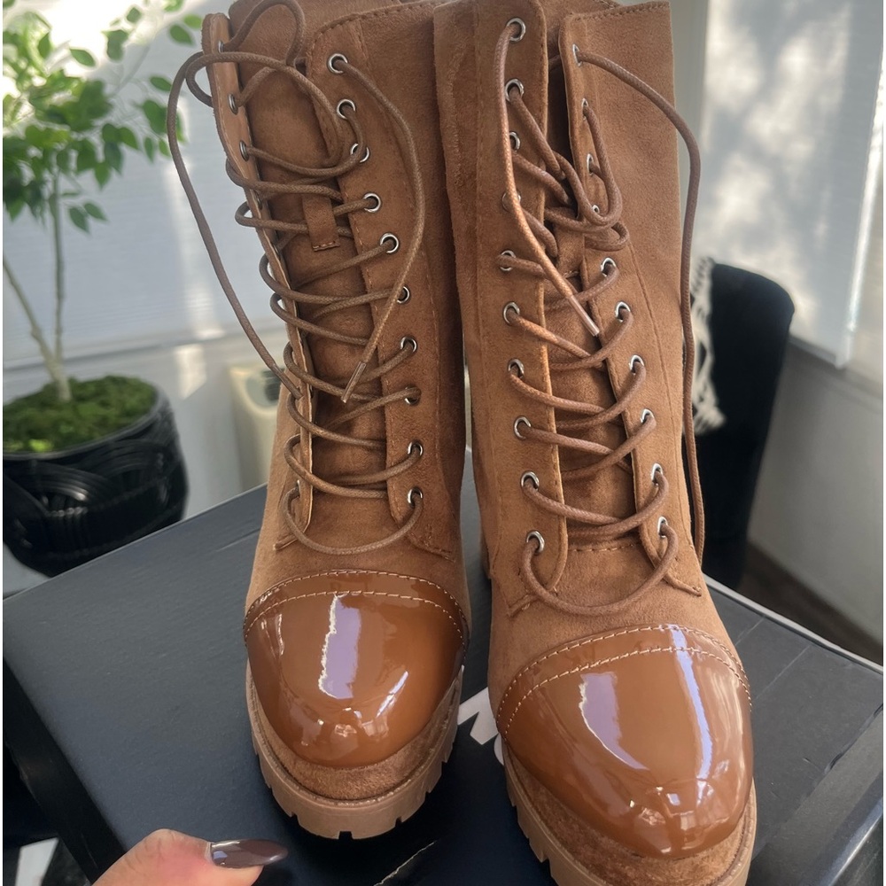 New. Faux suede patent leather bootie Sz 8.5 Brown